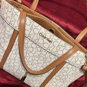 Calvin Klein women’s crossbody purse